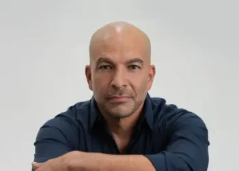 Dr. Peter Attia speaking about longevity, preventive medicine, and health optimization.